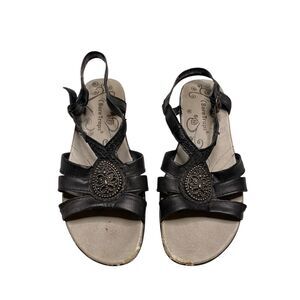 Bare Traps Jovial Wedge Slingback Sandals Leather Strap Medallion Detail 6.5M